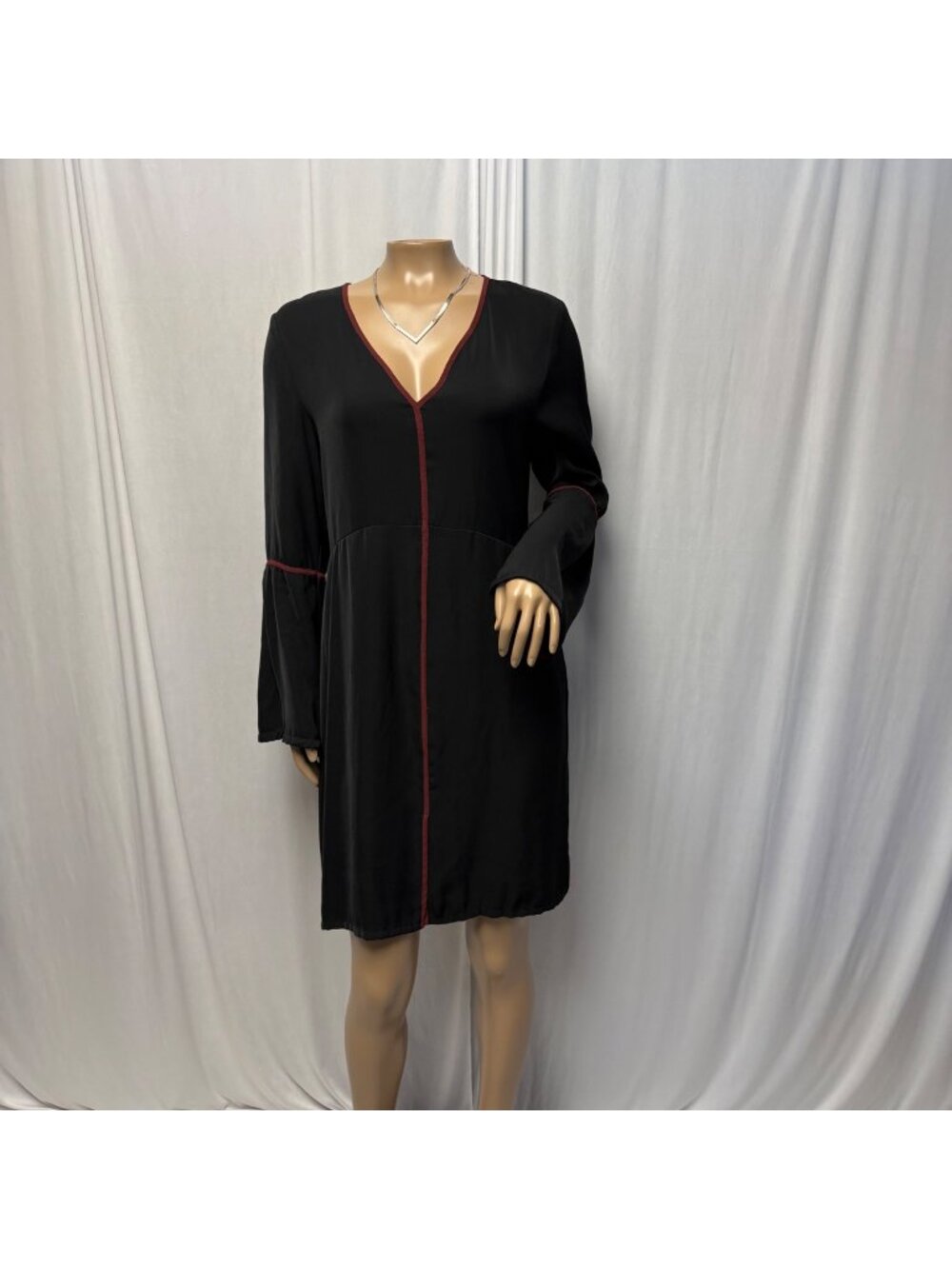 August 1 Eight Black Dress Womens Medium Long Bell Sleeve Maroon Trim V-Neck NEW